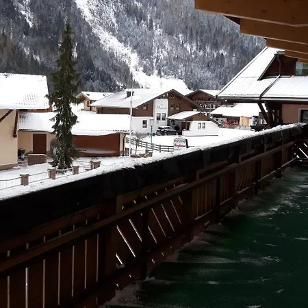 Haus Kristall Konukevi Längenfeld