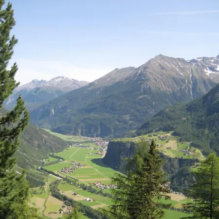 Konukevi Haus Kristall 3*